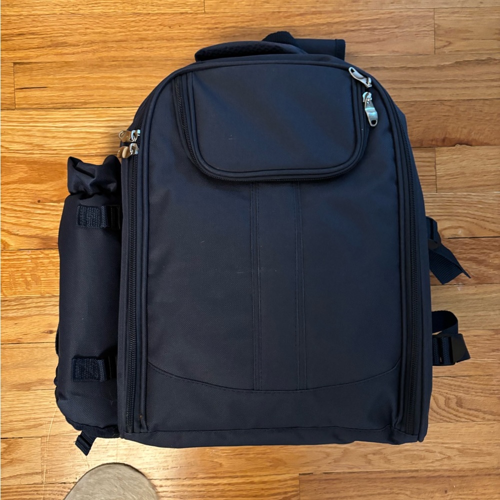 Picnic Kit in Stylish Navy Backpack